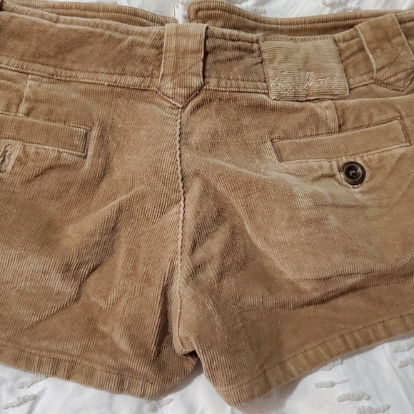 Short shorts - Picture 4 of 4